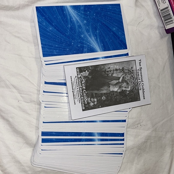 New: The Sensual Goddess Tarot Deck - Picture 2 of 3